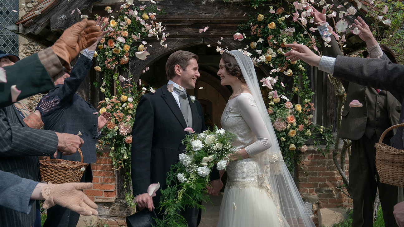 Allen Leech stars as Tom Branson and Tuppence Middleton as Lucy Smith in DOWNTON ABBEY: A New Era.