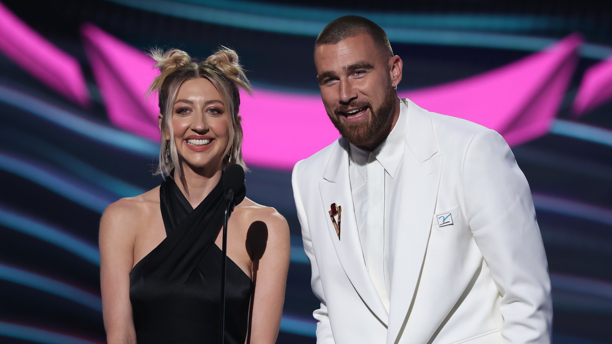 Heidi Gardner and Travis Kelce presented together at the 2023 ESPY Awards for ABC.