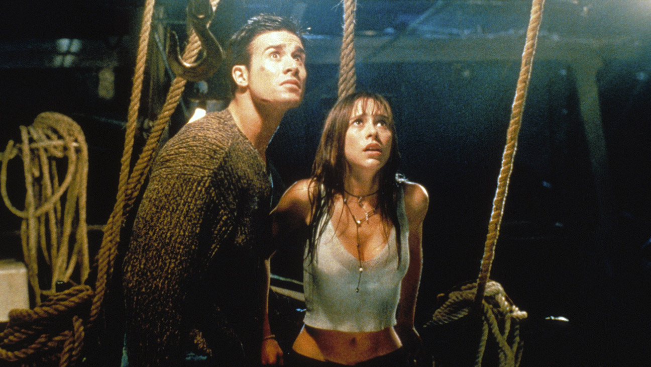 Freddie Prinze Jr. (left) and Jennifer Love Hewitt in 'I Know What You Did Last Summer' (1997).
